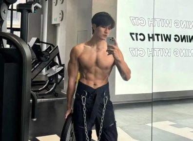 185腹肌精装高鼻梁男模，白袜大包到底有多诱惑......