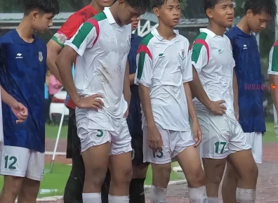 体育生户外冲凉全身湿透穿运动裤太好看，鲜嫩无敌