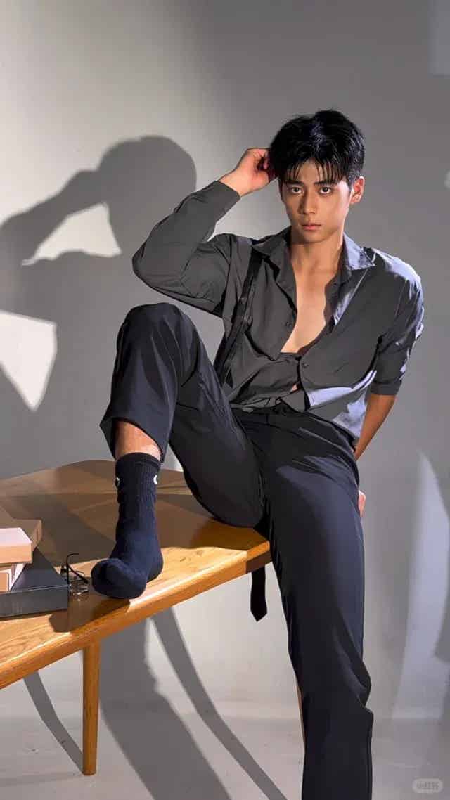 川味清秀小哥哥爆火!笑容治愈,22岁的成都男娃有点甜!-小蓝短视频