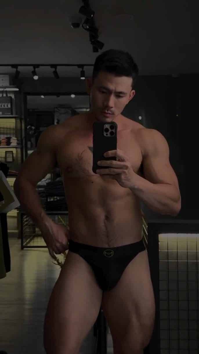 图片[1]-越南男模阮维海：从魅力男神到甜蜜日常，他的生活到底有多迷人？-小蓝短视频