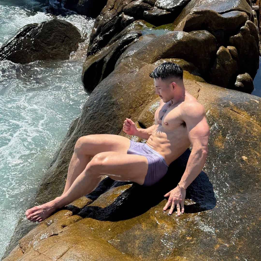 越南男模阮维海：从魅力男神到甜蜜日常，他的生活到底有多迷人？-小蓝短视频