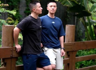 双胞胎帅哥,爱哥哥还是弟弟?