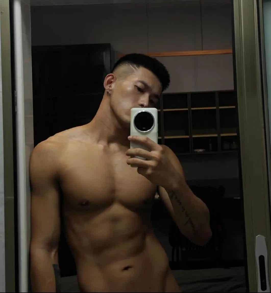 图片[6]-黑皮性张力天菜拍写真，我一个直男都醉了！-小蓝短视频