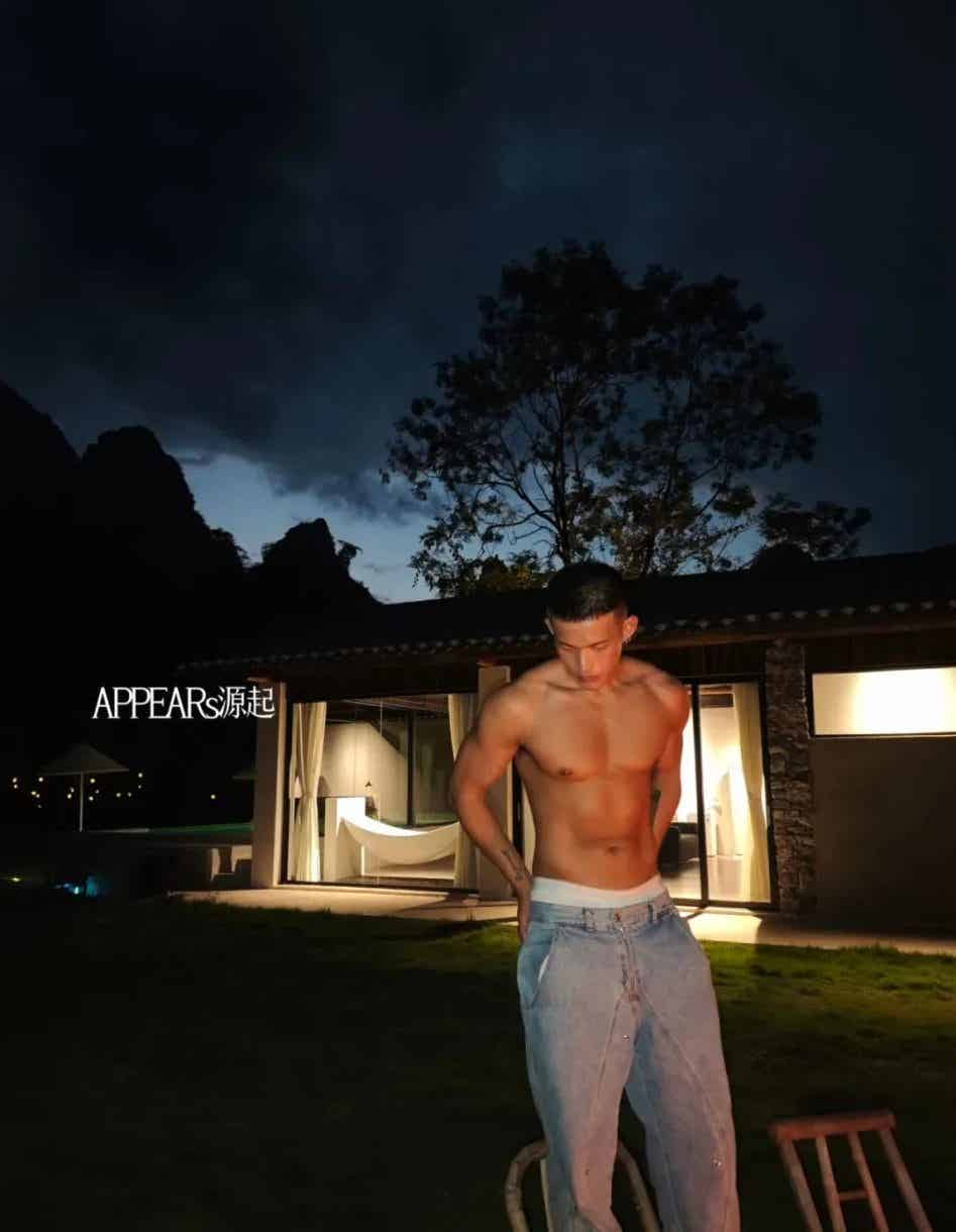 图片[8]-黑皮性张力天菜拍写真，我一个直男都醉了！-小蓝短视频