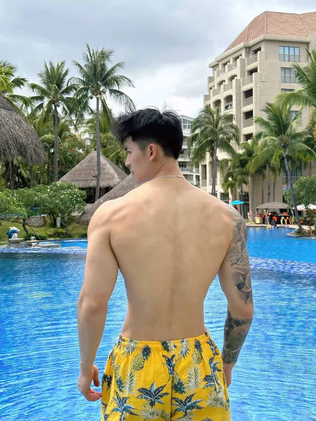 图片[6]-郑翔自拍腹毛旺盛私照流出真好看，大长腿太粗壮了！-小蓝短视频