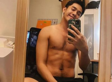 你见过荷尔蒙爆棚的小哥剃胸毛吗？让人又爱又恨