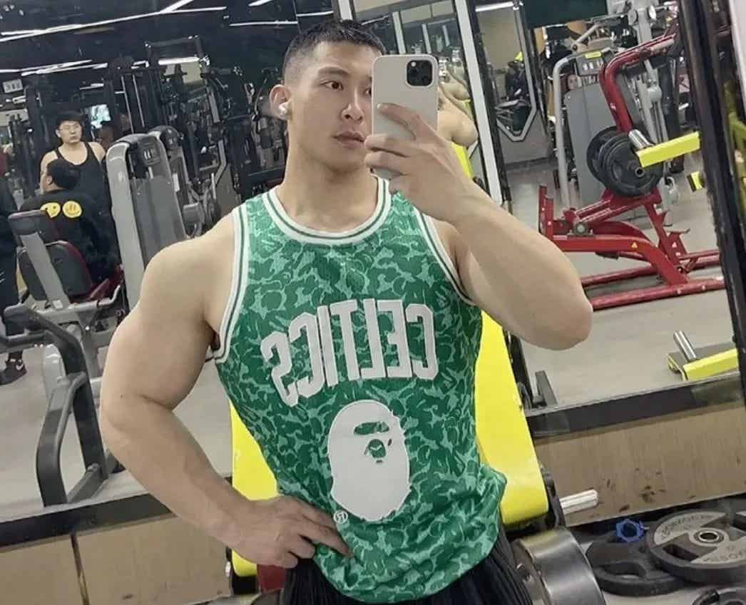 图片[10]-183CM寸头医生脱掉正装白大褂，实力让网友尖叫！-小蓝短视频