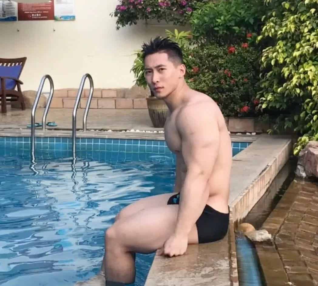 图片[17]-183CM寸头医生脱掉正装白大褂，实力让网友尖叫！-小蓝短视频