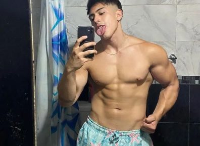 大鼻大胸肌肉粗筋 舌头长又翘 浑身汗香香