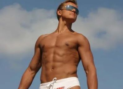 183CM粗壮肌肉男演员 扮演性感肌肉天使超诱