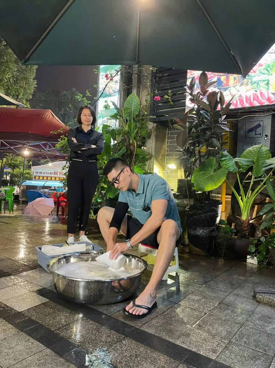 图片[13]-一看就很有性张力！健身型男与萌宠共享温馨时光-小蓝短视频