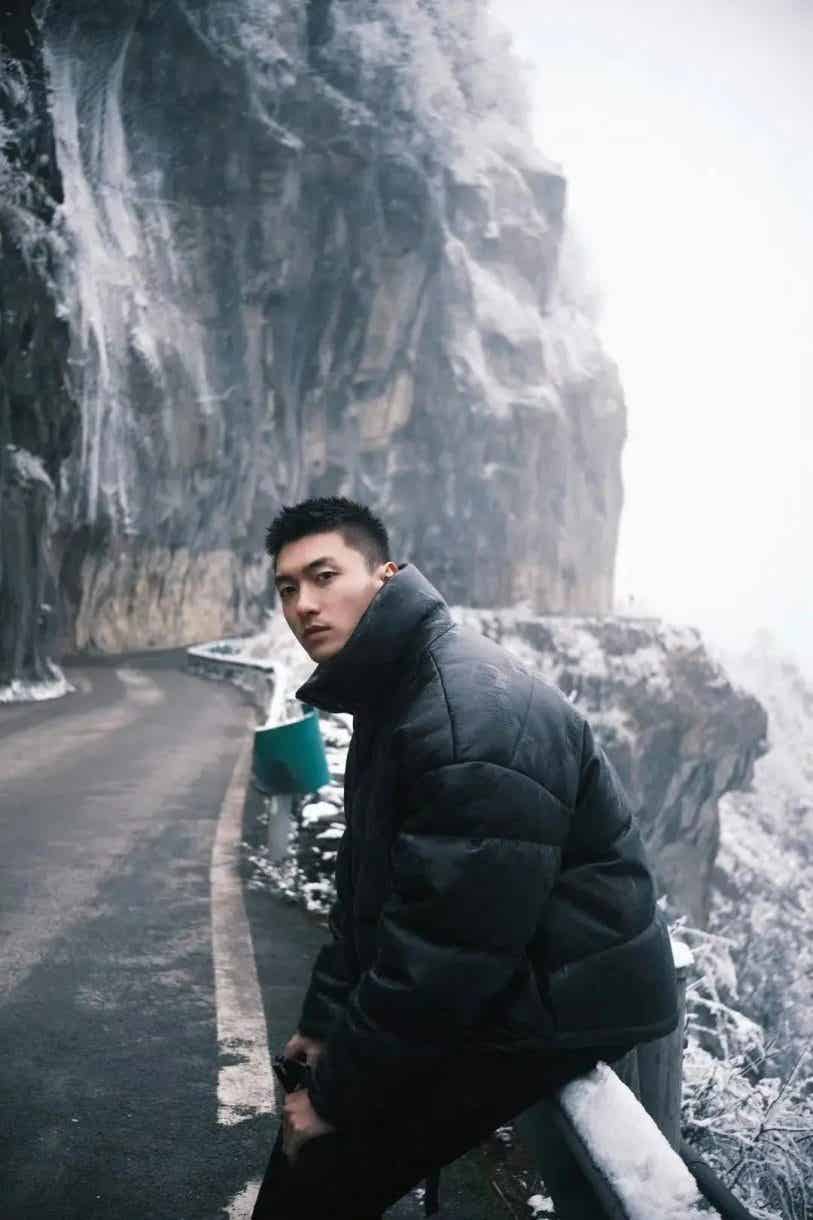 图片[17]-一看就很有性张力！健身型男与萌宠共享温馨时光-小蓝短视频