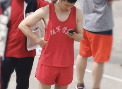 黄景瑜穿西裤大长腿也太凸啦？视频也太好看了！！