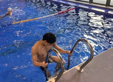 北体185体育生，健硕的胸肌，女生见了都z自卑.....