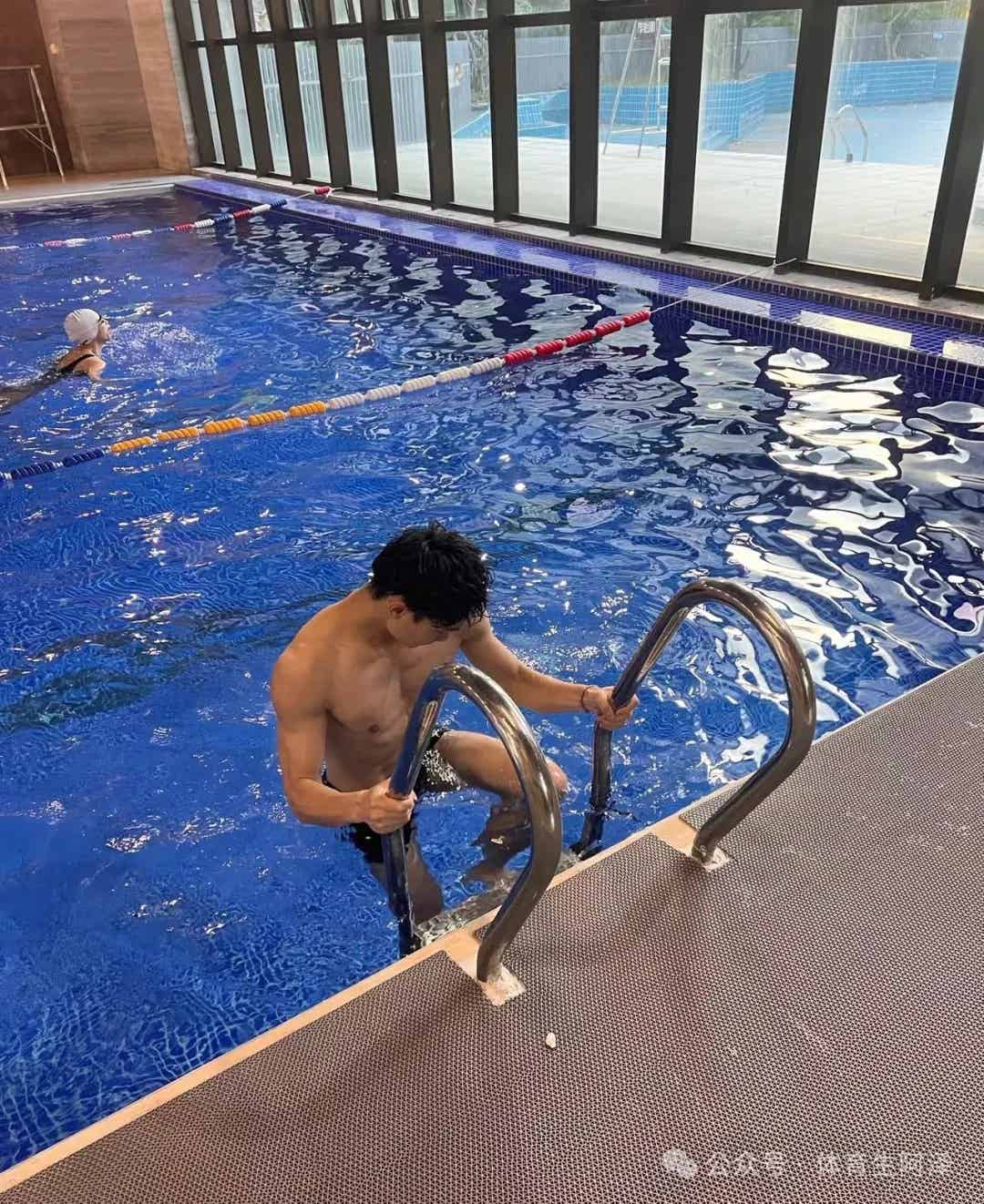 北体185体育生，健硕的胸肌，女生见了都z自卑.....-小蓝短视频