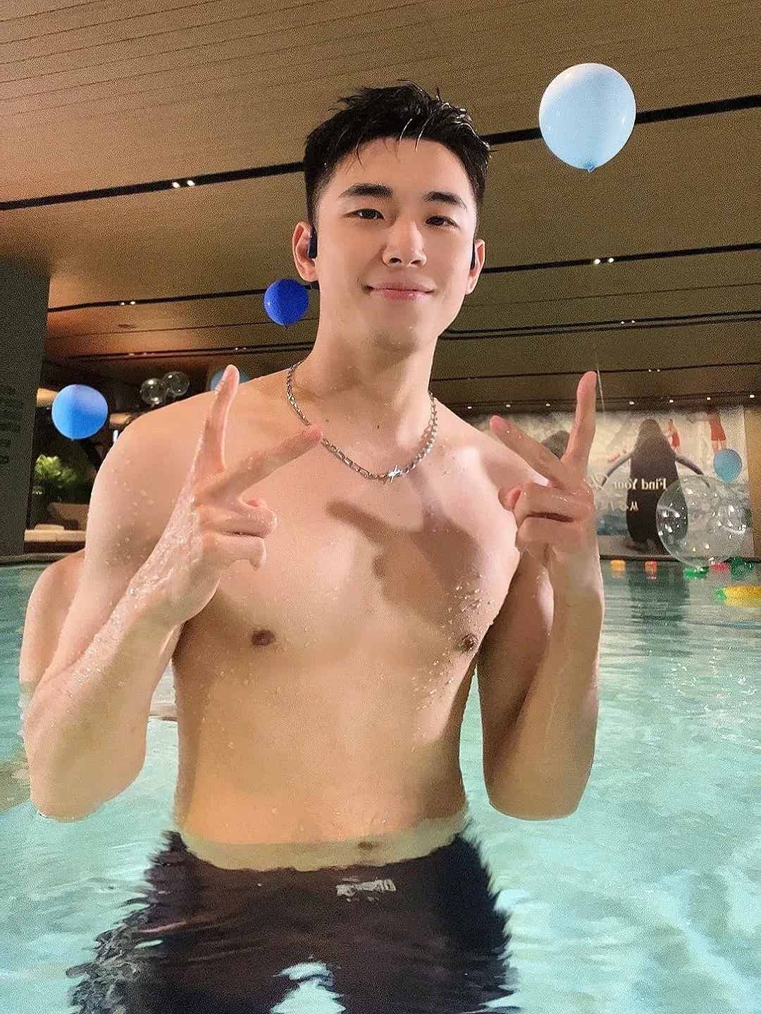 图片[18]-休闲VS正装，帅气的小哥哥都好看-小蓝短视频