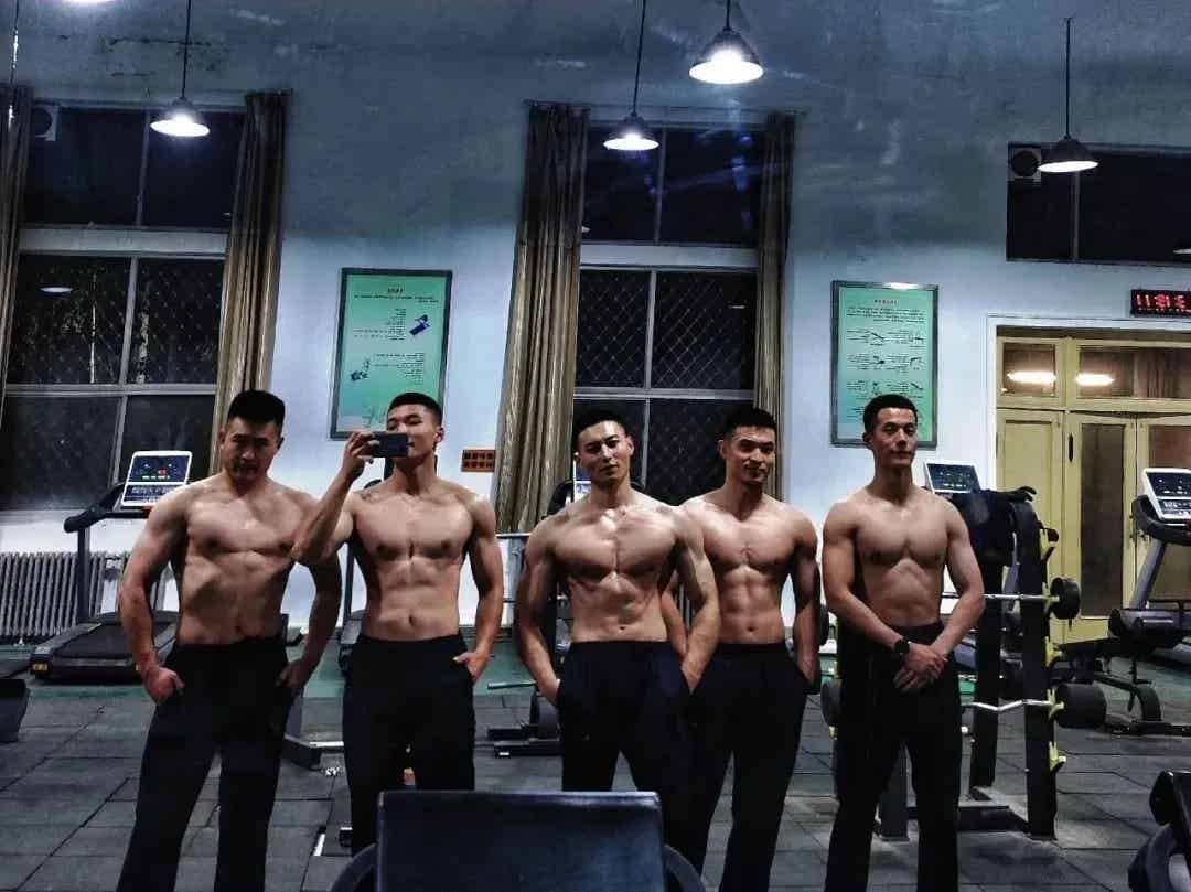 图片[3]-来选肌肉老公了，你们要哪一个？-小蓝短视频