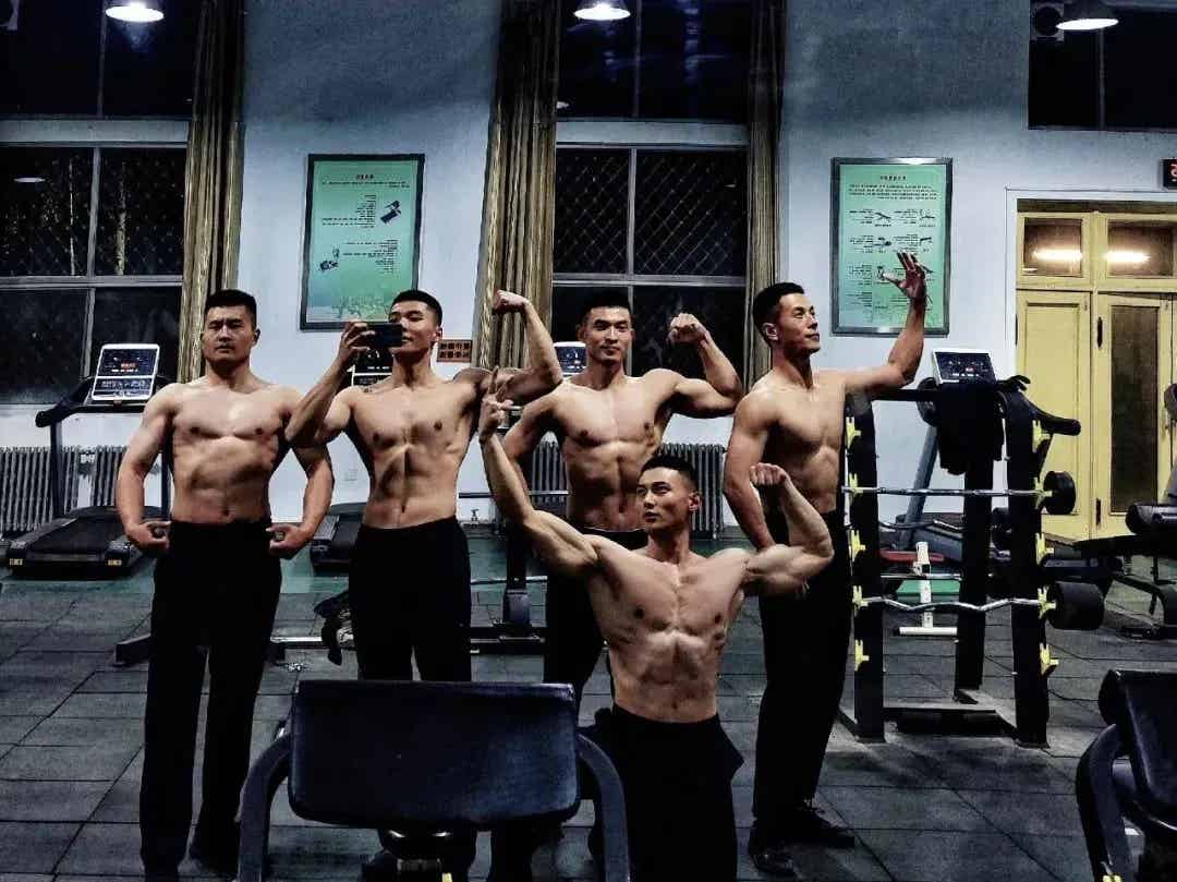 图片[4]-来选肌肉老公了，你们要哪一个？-小蓝短视频