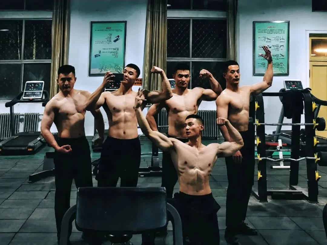 图片[5]-来选肌肉老公了，你们要哪一个？-小蓝短视频
