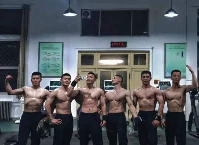 来选肌肉老公了，你们要哪一个？