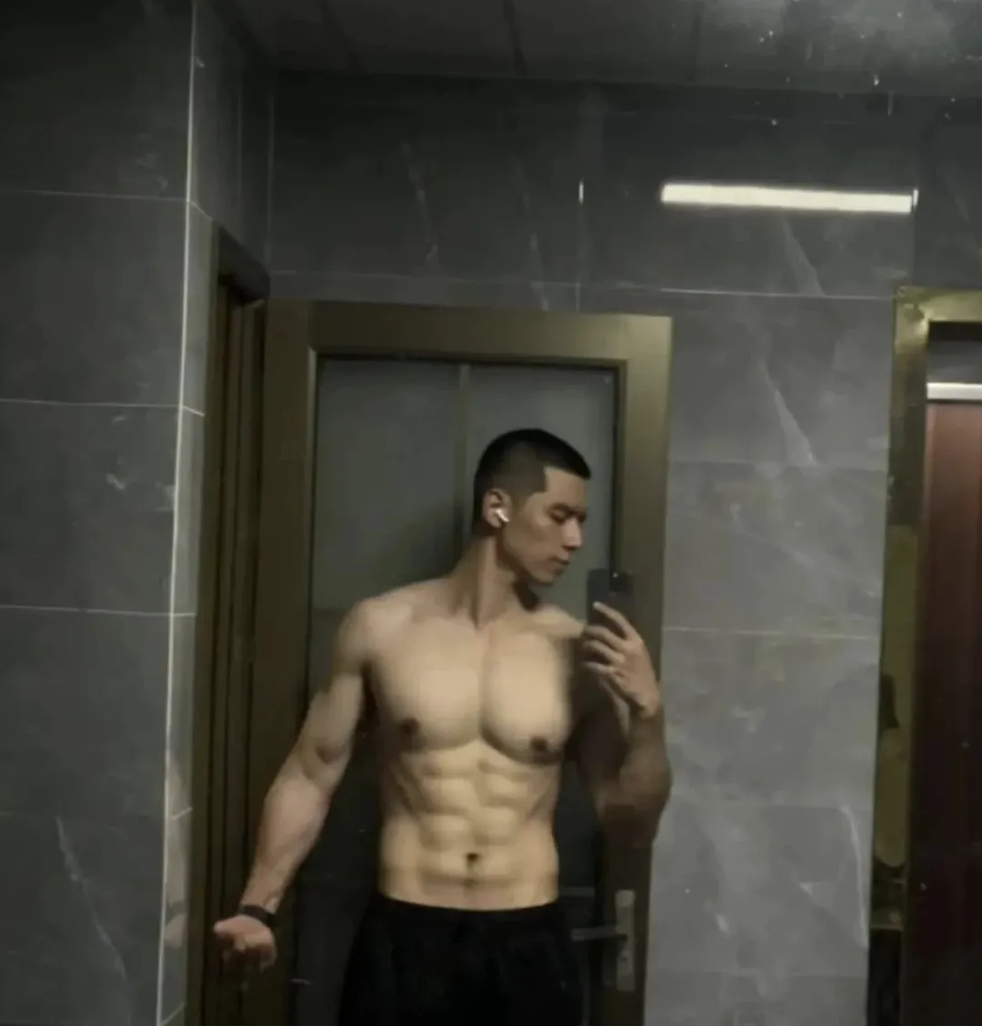 图片[10]-成都0都想掰弯的寸头西北硬汉子？长的太大、了！！-小蓝短视频