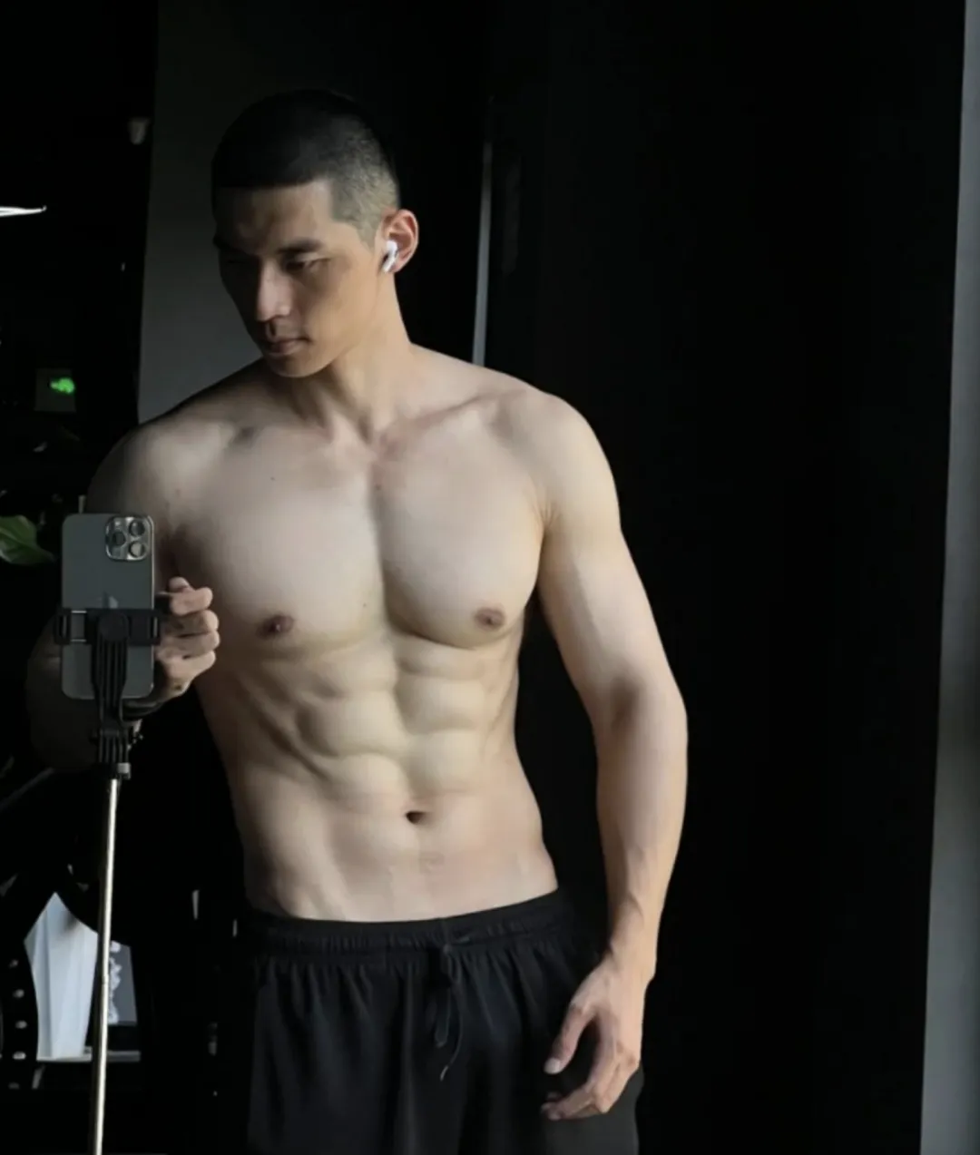 成都0都想掰弯的寸头西北硬汉子？长的太大、了！！-小蓝短视频