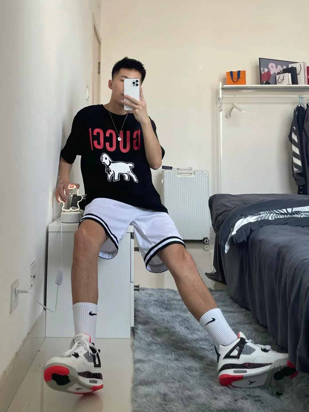 图片[9]-现在的体育生都喜欢迈腿自拍，长的真好看呀！-小蓝短视频