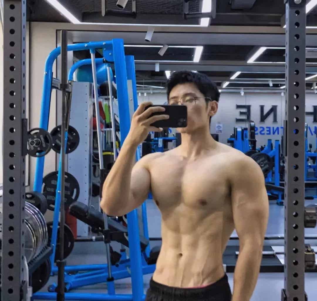 图片[7]-这个广州的斯文肌肉教练，居然可单次！-小蓝短视频