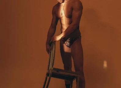 网红名媛都去泰国跨年了，酒店床上自拍比浴缸里还精彩