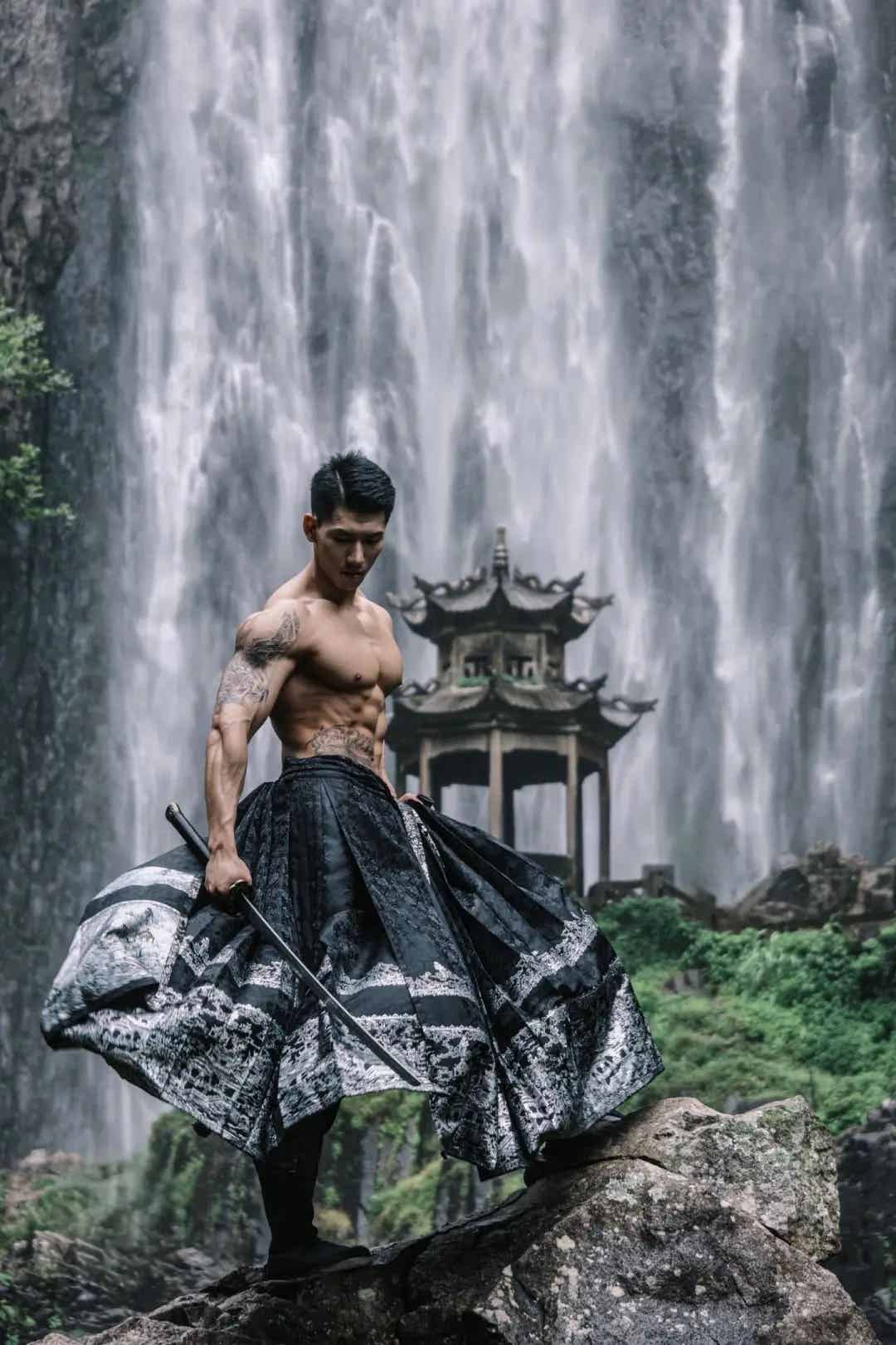 图片[24]-又又又被粉丝考古啦！192CM汪顺的泳裤太太勒了！-小蓝短视频