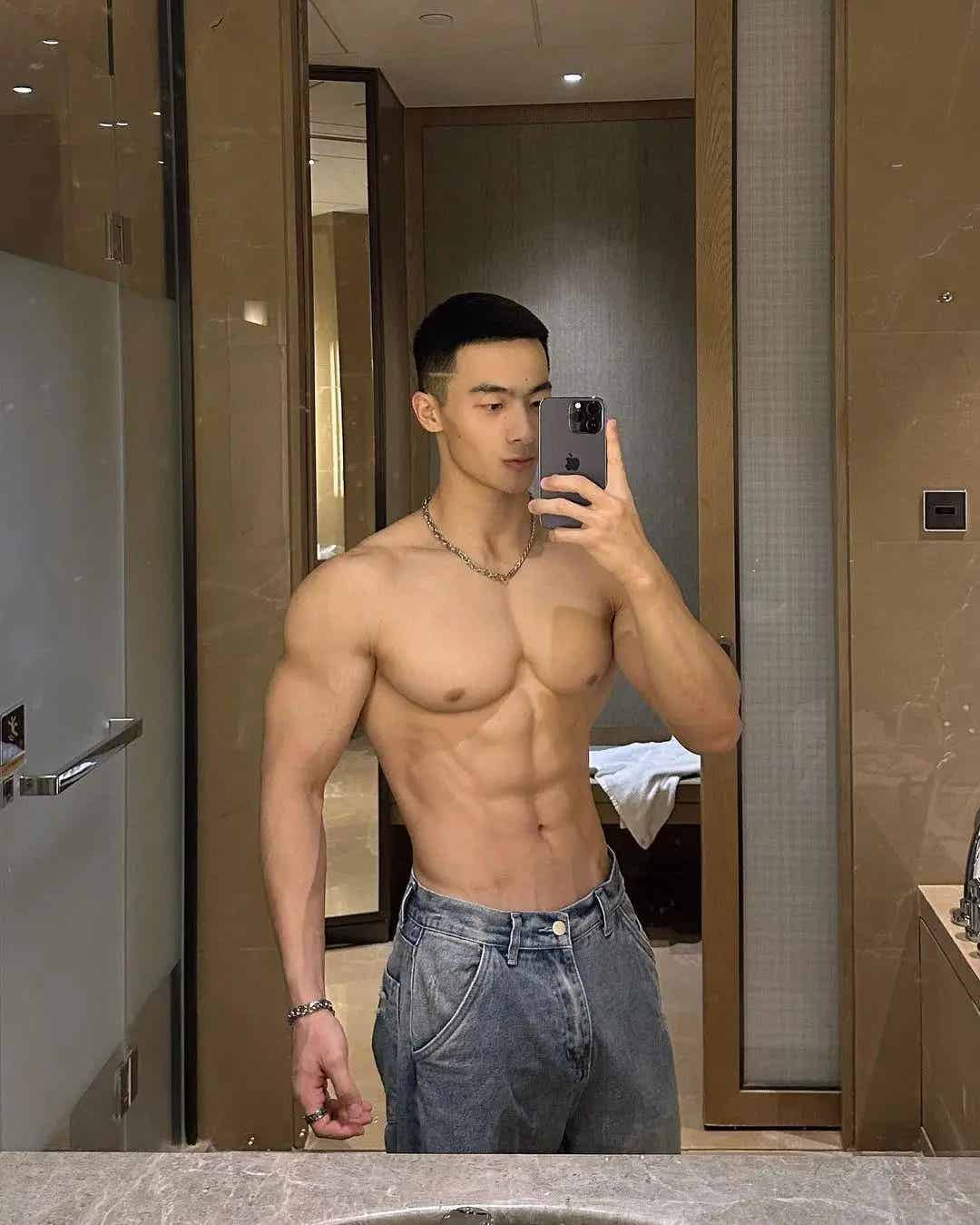 图片[4]-摄影师刘京的男人们，宽肩细腰翘臀是标配-小蓝短视频