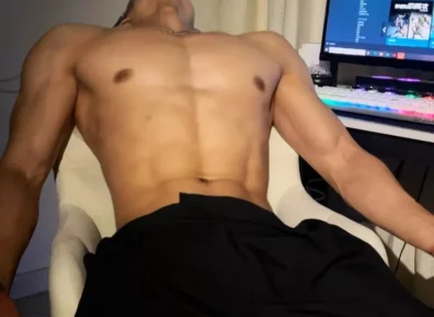 黑皮寸头篮球体育生s,打比赛的时候迷弟疯狂打call........