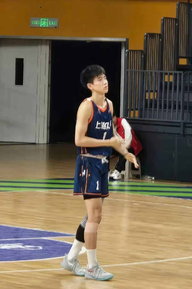 图片[5]-上海185cm篮球体育生帅哥-小蓝短视频