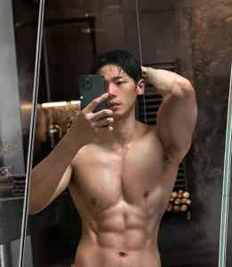 图片[16]-T字裤走秀到赤膊夜跑，健身男模实力在线炸裂-小蓝短视频