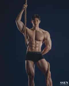 T字裤走秀到赤膊夜跑，健身男模实力在线炸裂-小蓝短视频