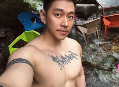 黑皮肌肉风暴，逆光健身美学，成都小哥哥带你玩转全球