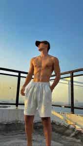 图片[13]-黑皮小哥玩划艇腹肌太美，广西小伙从不让人失望！-小蓝短视频