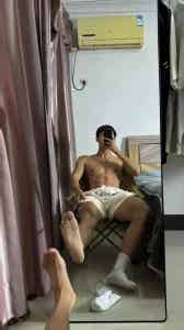 图片[11]-黑皮小哥玩划艇腹肌太美，广西小伙从不让人失望！-小蓝短视频