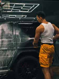 图片[5]-跟肌肉男小师弟一起修车，他居然上手啦？ ​​​-小蓝短视频