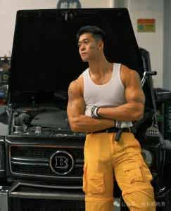 图片[14]-跟肌肉男小师弟一起修车，他居然上手啦？ ​​​-小蓝短视频