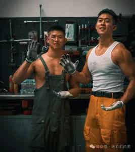 图片[17]-跟肌肉男小师弟一起修车，他居然上手啦？ ​​​-小蓝短视频