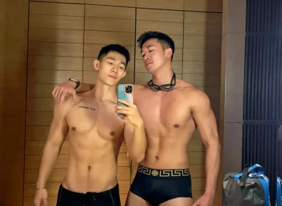 跟肌肉男小师弟一起修车,他居然上手啦? 