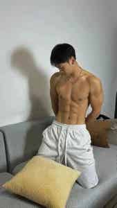 图片[12]-黑皮小哥玩划艇腹肌太美，广西小伙从不让人失望！-小蓝短视频