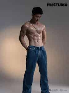 图片[6]-退伍WJ帅兵哥，180cm黑皮精壮肌肉太可了！-小蓝短视频