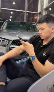 图片[6]-壹臣？又火了？穿正装皮鞋卖车的超帅销售！-小蓝短视频