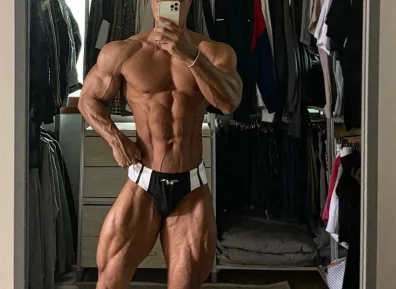 5个胸部训练动作,强化胸下沿,打造饱满3D胸肌!