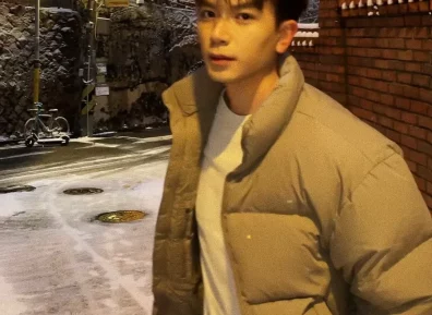 身材好,爱旅行,还养萌宠!健身小哥的日常
