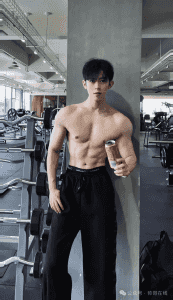 图片[3]-宽肩窄腰白皮薄肌小哥，我爱了我可以啊！-小蓝短视频