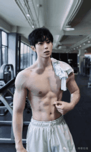 图片[4]-宽肩窄腰白皮薄肌小哥，我爱了我可以啊！-小蓝短视频