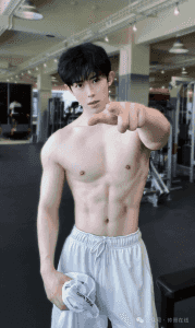 图片[6]-宽肩窄腰白皮薄肌小哥，我爱了我可以啊！-小蓝短视频